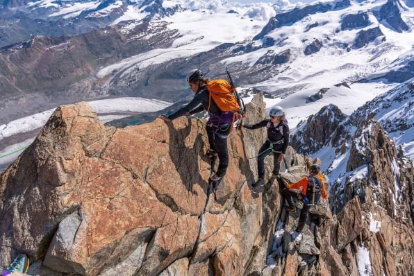 Bergsteigen in der alpinen Landschaft von Zermatt